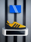 Sneaker Yellow Black