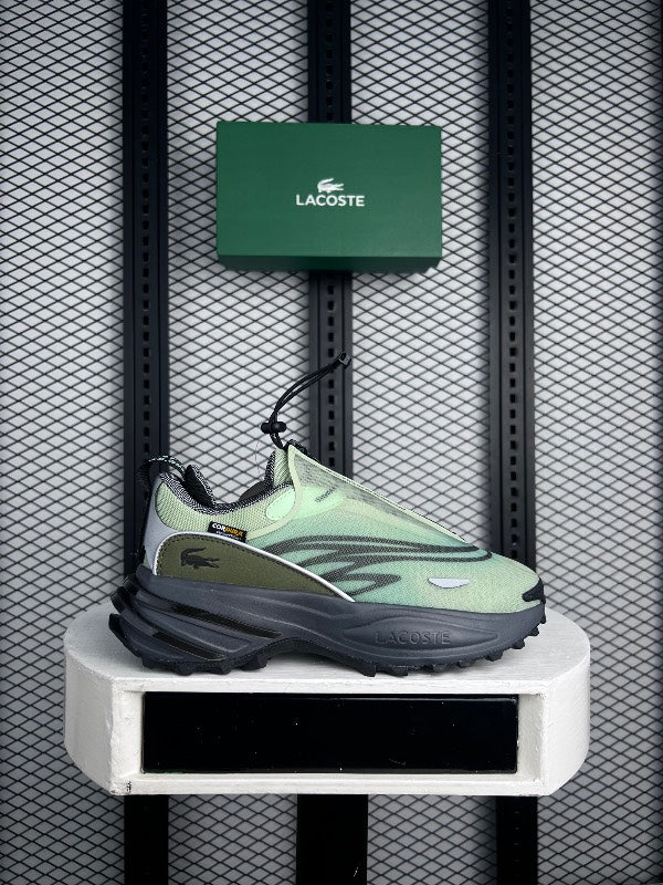 Toggle-cord technical mesh runner in light green
