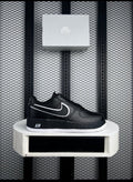 Sneaker Black Outline White