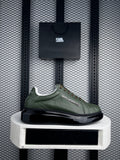 Smooth leather platform sneaker in olive and glossy black