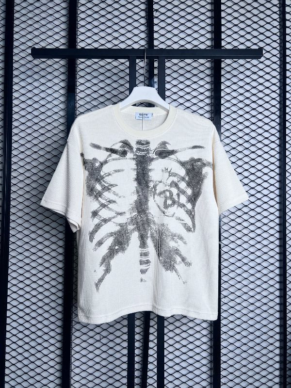 Ribbed-collar textured thermal tee with skeleton graphic