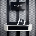 Paris slide black white